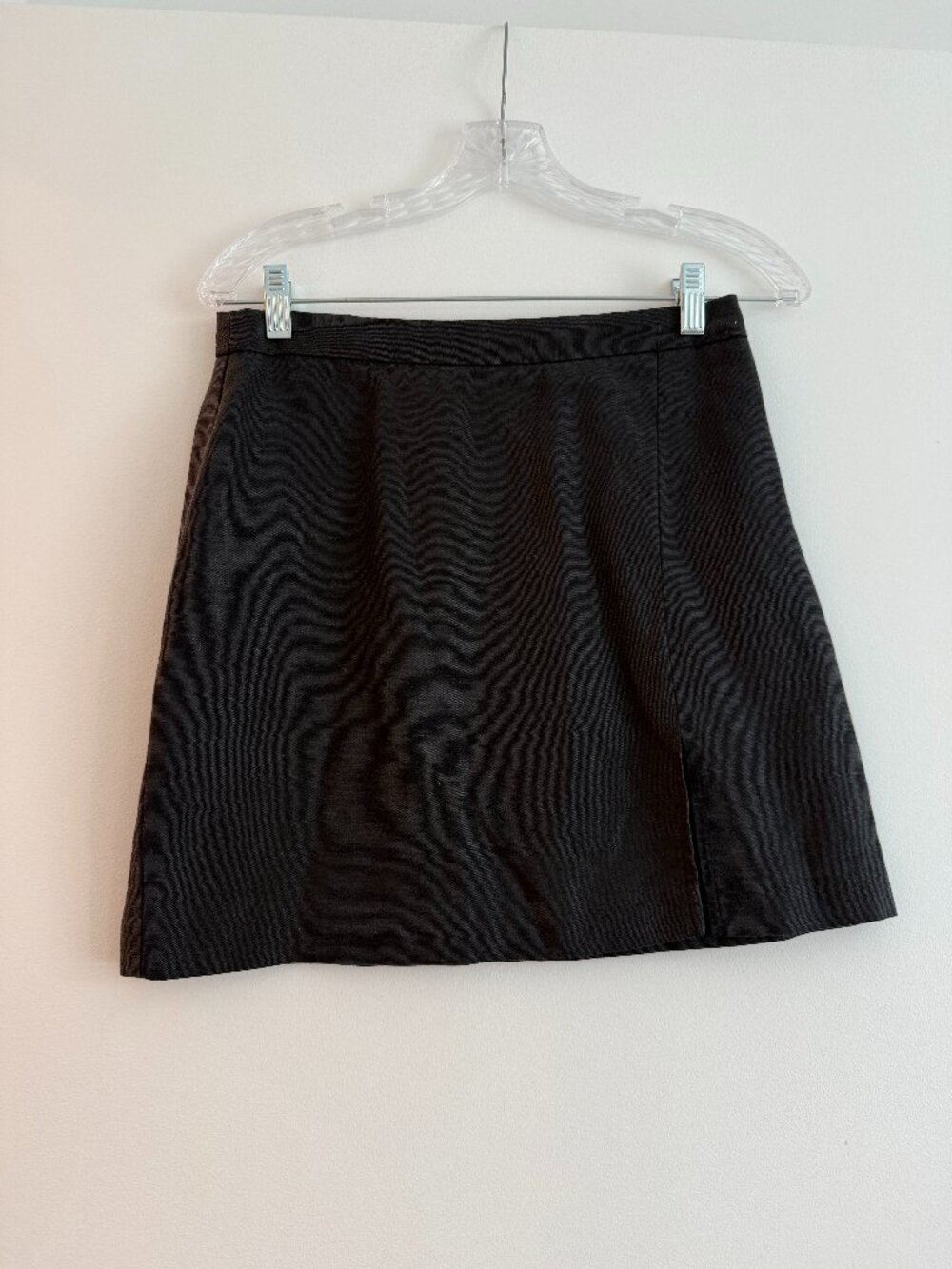 Aritzia Wilfred Black Mini Skirt Side Slit – Size S